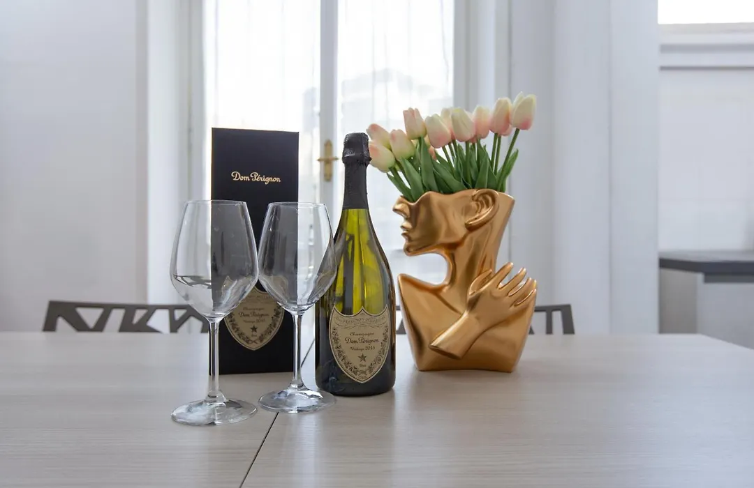 Artstay - Exclusive Apartment In Porta Romana, Free Parking-1